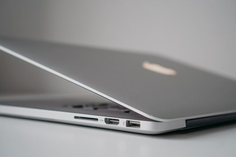 MacBook Air Space Grey Vs Silver: Which is the best one To Choose?